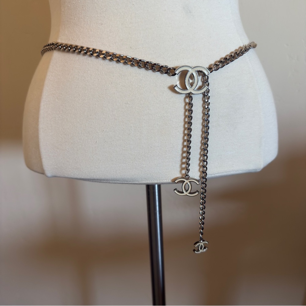 ❤️ Authentic Chanel Resin Lacquer White & Silver Chain Belt OR NECKLACE! CC Logo
